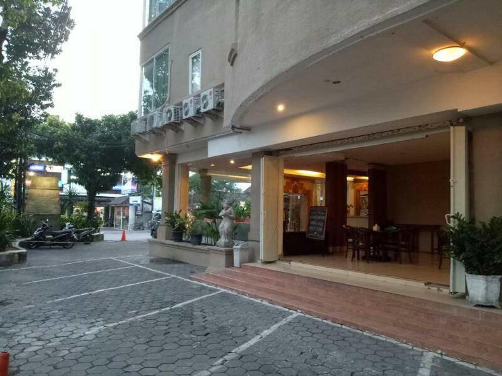 Reddoorz @ Raya Kuta Hotel Kuta  Exterior photo